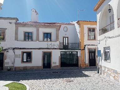 Moradia em banda à venda na Rua Direita