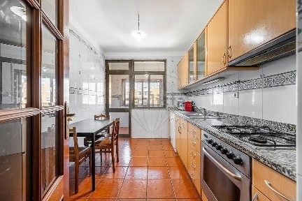 Apartamento T2 à venda na Rua Padre António Freire