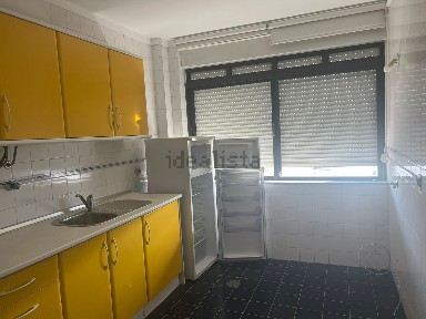 Arrendamento de apartamento T2 na Rua Dom António Valente da Fonseca, 32