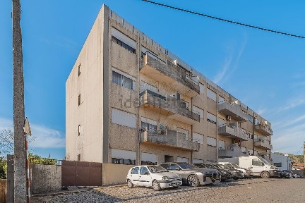 Apartamento T2 à venda na Rua da Paradela