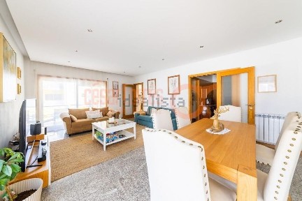 Apartamento T3 à venda na Zona Este