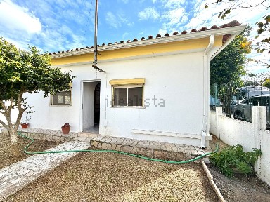 Moradia independente à venda na Moita