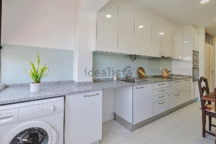 Arrendamento de apartamento T3 na Rua Dom Francisco de Almeida, 3