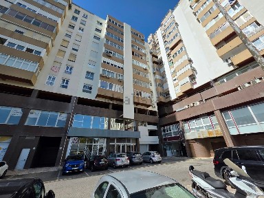 Arrendamento de apartamento T3 na Praça Bernardo Santareno