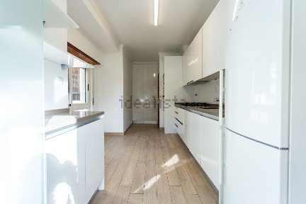 Arrendamento de apartamento T3 na Rua José Pontes