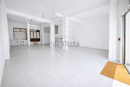 Arrendamento de espaço comercial na Avenida Descobertas