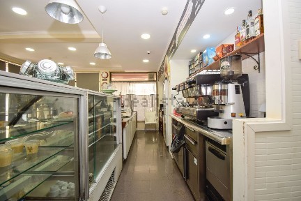 Pastelaria para trespasse na Avenida Doutor Fernando Ricardo Ribeiro Leitão, 19 b