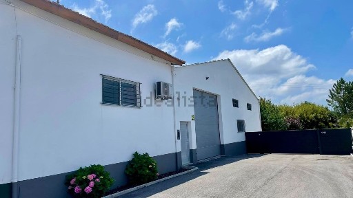 Arrendamento de armazém na Avenida Nossa Senhora de Fátima