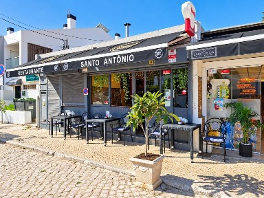 Espaço comercial à venda na Santo António