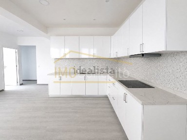 Apartamento T2 à venda na Rua Eça de Queirós, 5