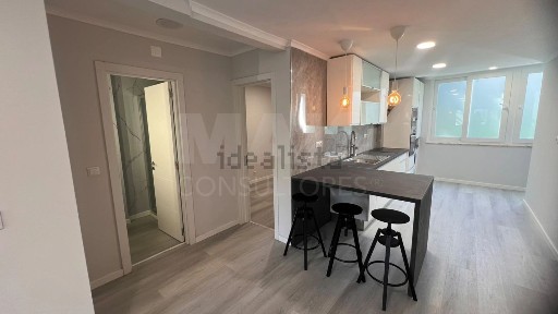 Apartamento T2 à venda no Charquinho