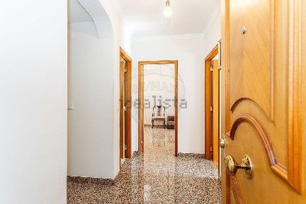 Apartamento T1 à venda na Rua Amélia Rey Colaço