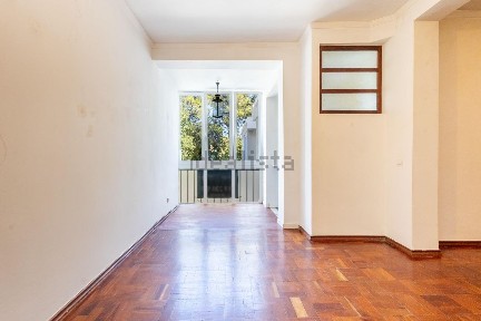 Apartamento T4 à venda na Rua João Chagas, 163