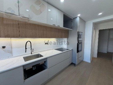 Apartamento T2 à venda na Rua Elias Garcia