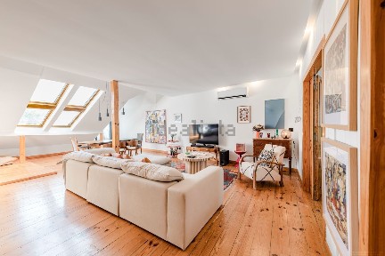 Apartamento T2 à venda na Rua Bernardim Ribeiro