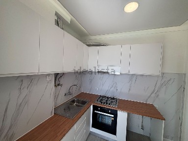 Apartamento T2 à venda na Rua do Vale de Santo António