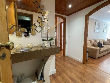 Apartamento T3 à venda na Rua Dona Isabel de Aragão