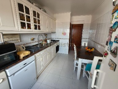 Apartamento T2 à venda na Rua Loubet Bravo s/n