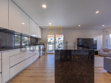 Apartamento T3 à venda na Rua Doutor Manuel Carvalho