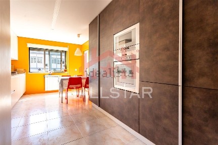 Apartamento T3 à venda na Rua da Cooperativa, 48 a