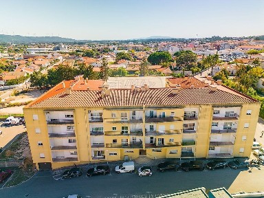 Apartamento T3 à venda na Rua Rei da Memória