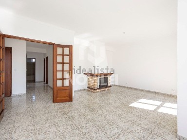 Apartamento T3 à venda na Rua 25 de Abril