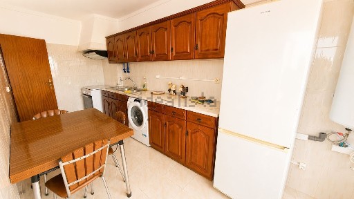 Apartamento T5 à venda na Rua Heróis do Ultramar, 9