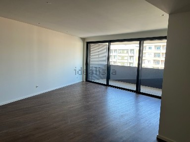 Arrendamento de apartamento T2 na Avenida da República, 2408