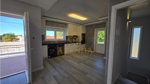 Moradia geminada à venda em Santa Maria de Lamas