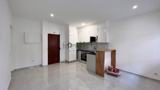 Apartamento T1 à venda na Rua Manuel Pontes da Horta