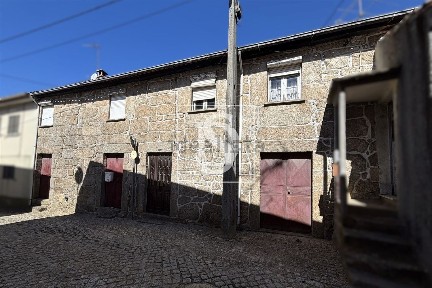 Moradia independente à venda na Rua Nossa Senhora do Amparo, 75