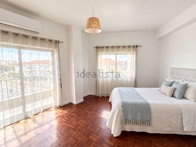 Apartamento T4 à venda na Praça da Portela, 196