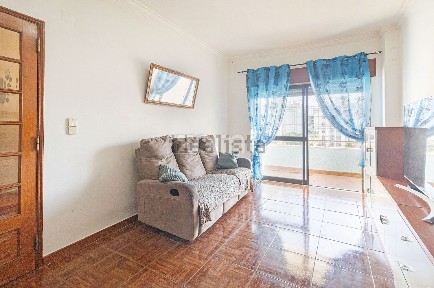 Apartamento T2 à venda na Rua Amadeu de Sousa Cardoso, 3
