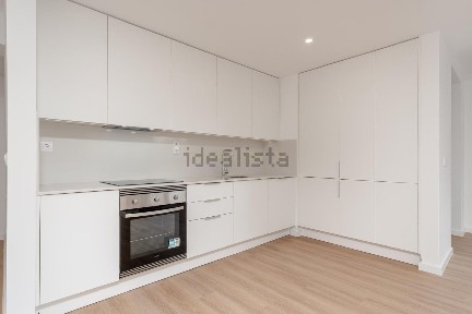Apartamento T2 à venda na Rua Ramiro Ferrão