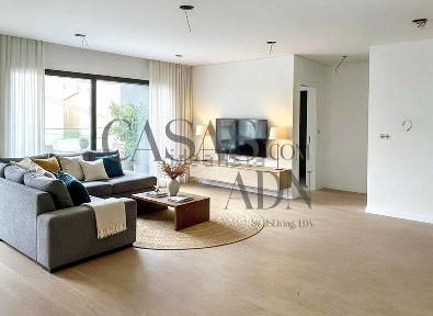 Apartamento T3 à venda na Rua Vicente de Almeida de Eça
