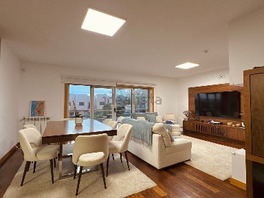 Apartamento T3 à venda na Rua Cabo São Vicente, 88