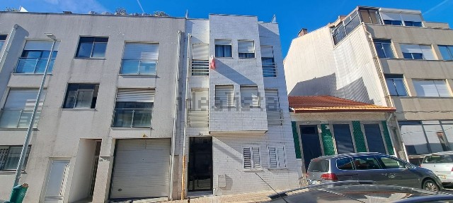 Apartamento T1 à venda na Rua de António Enes