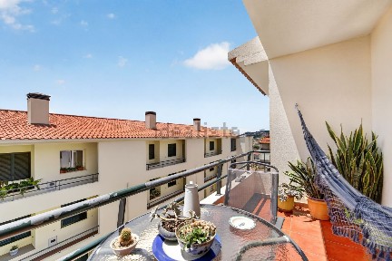 Apartamento T2 à venda no Caminho Velho dos Barreiros