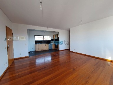 Apartamento T2 à venda no Caminho do Poço Barral