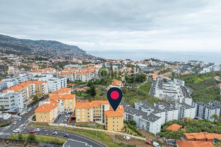Apartamento T3 à venda no Caminho de Santo António, 237