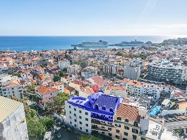 Apartamento T5 à venda em Calçada da Encarnação