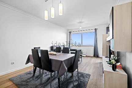 Apartamento T3 à venda na Rua Padre Antonio Rosa da Camara