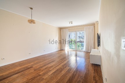 Arrendamento de apartamento T2 na Avenida Barbosa du Bocage, 88