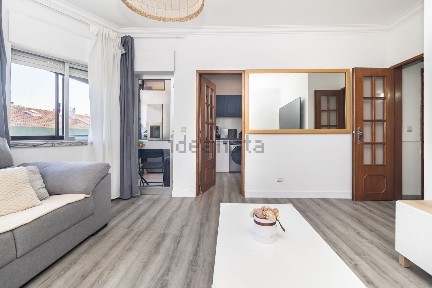 Apartamento T2 à venda na Rua Francisco Miguel s/n