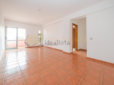 Apartamento T3 à venda na Rua Amílcar Cabral, 16 a