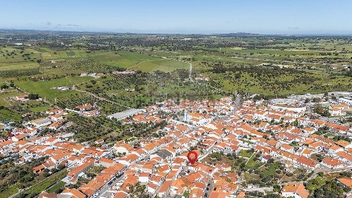 Moradia independente à venda na Terrugem