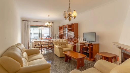 Apartamento T2 à venda na Rua do Agro