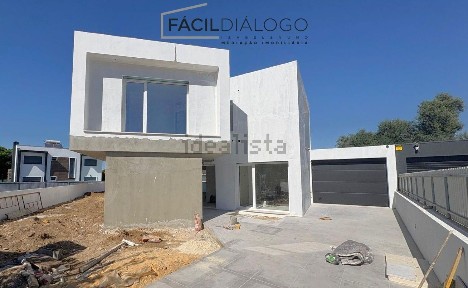 Moradia independente à venda na Vila Nogueira de Azeitão