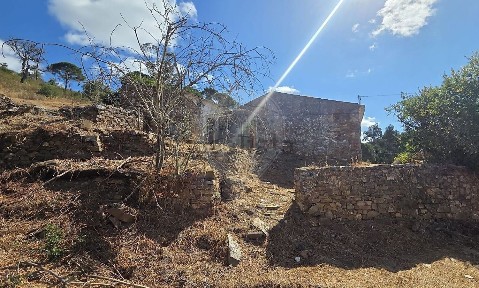 Moradia independente à venda na Campina - Mesquita
