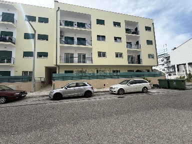 Arrendamento de apartamento T3 na Rua Gualdim Pais, 34